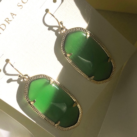 NWOT Kendra Scott RARE & Retired Elle Earrings Peridot & Yellow Gold Very HTF! - Picture 4 of 8